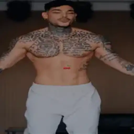 Homem Tatuado Dançando — 2