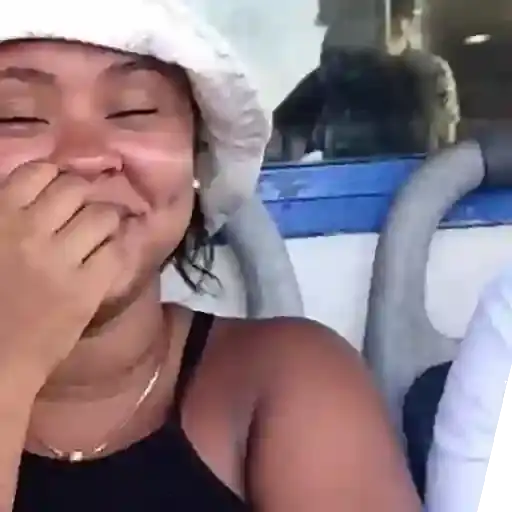 Chicas Riéndose — 3