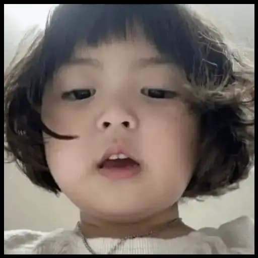 Niña Asiática Linda — 2