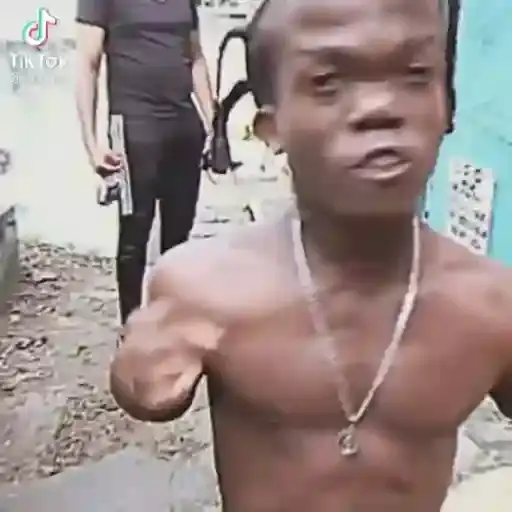 Hombres Divertidos Sin Camisa — 4