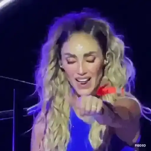 Anitta Cantando — 3