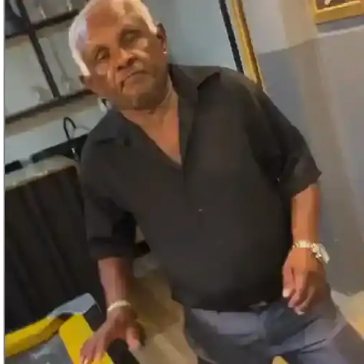 Hombre Expresivo — 2
