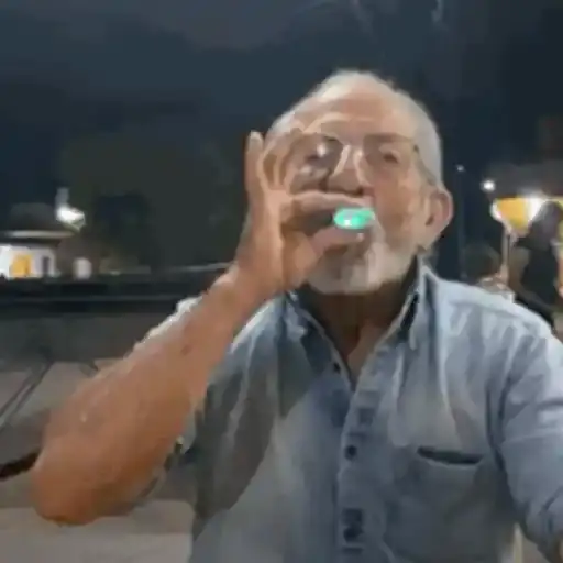 Pessoas Fumando — 3
