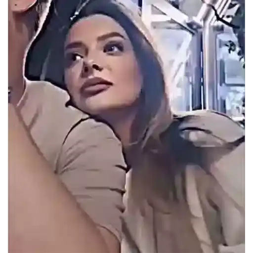 Rostos Femininos Expressivos — 3