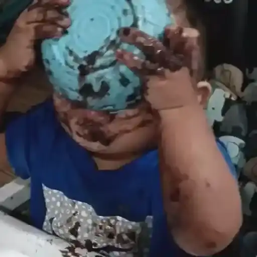 Bebés Comiendo — 3