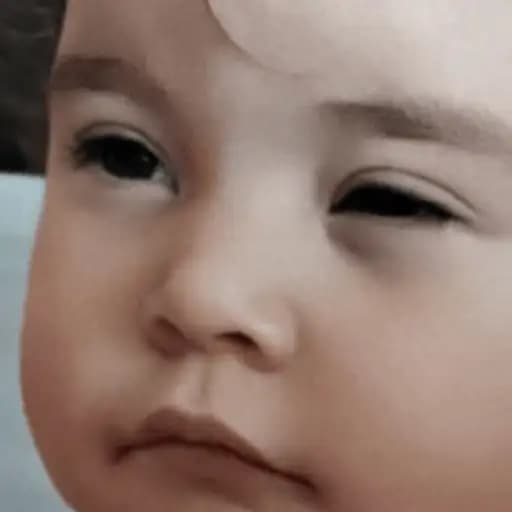 Bebé Pensativo — 2