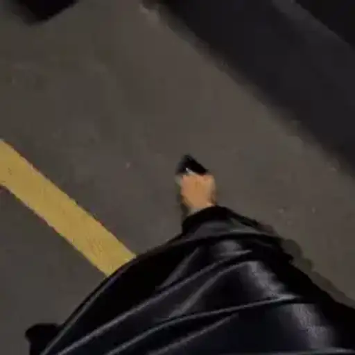 Pés de Personagens Misteriosos — 4