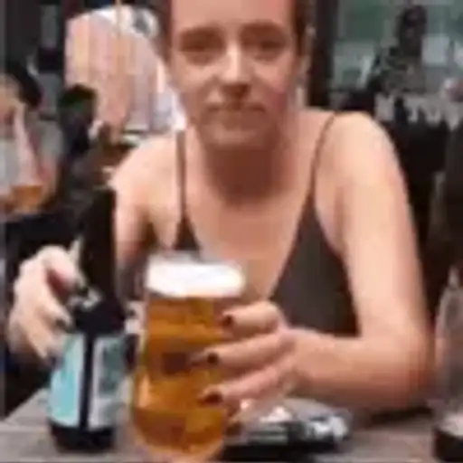 Mujeres Tomando Cerveza — 4