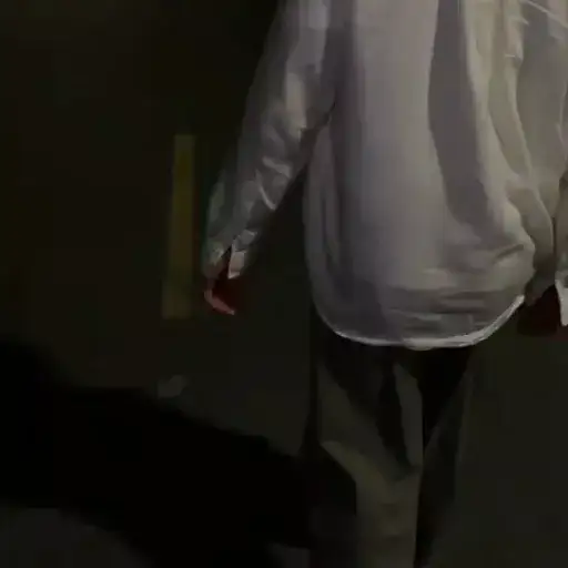 Pés de Personagens Misteriosos — 2