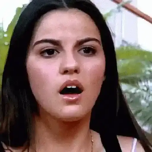 Mulher de Branco Pensativa — 4