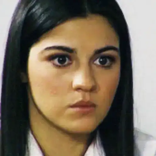 Mulher de Branco Pensativa — 3