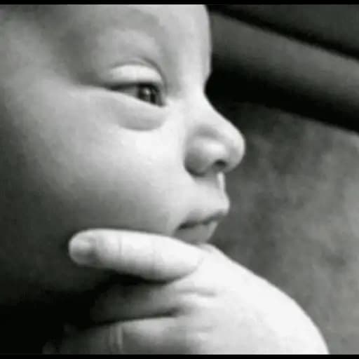 Bebé Pensativo — 1