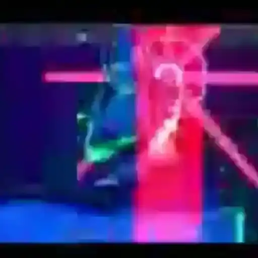 Hombre Mirando hacia Arriba — 3